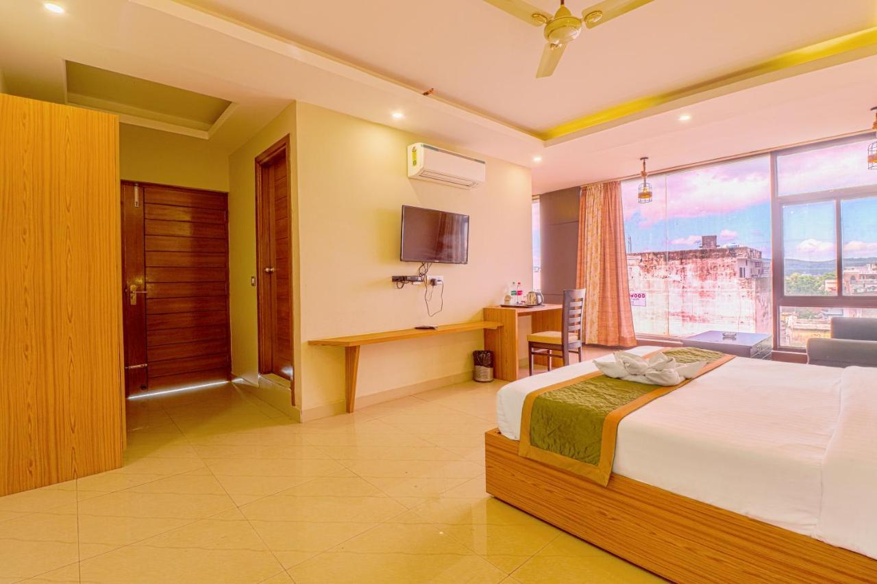 The Glory Hotel Dehradun Buitenkant foto