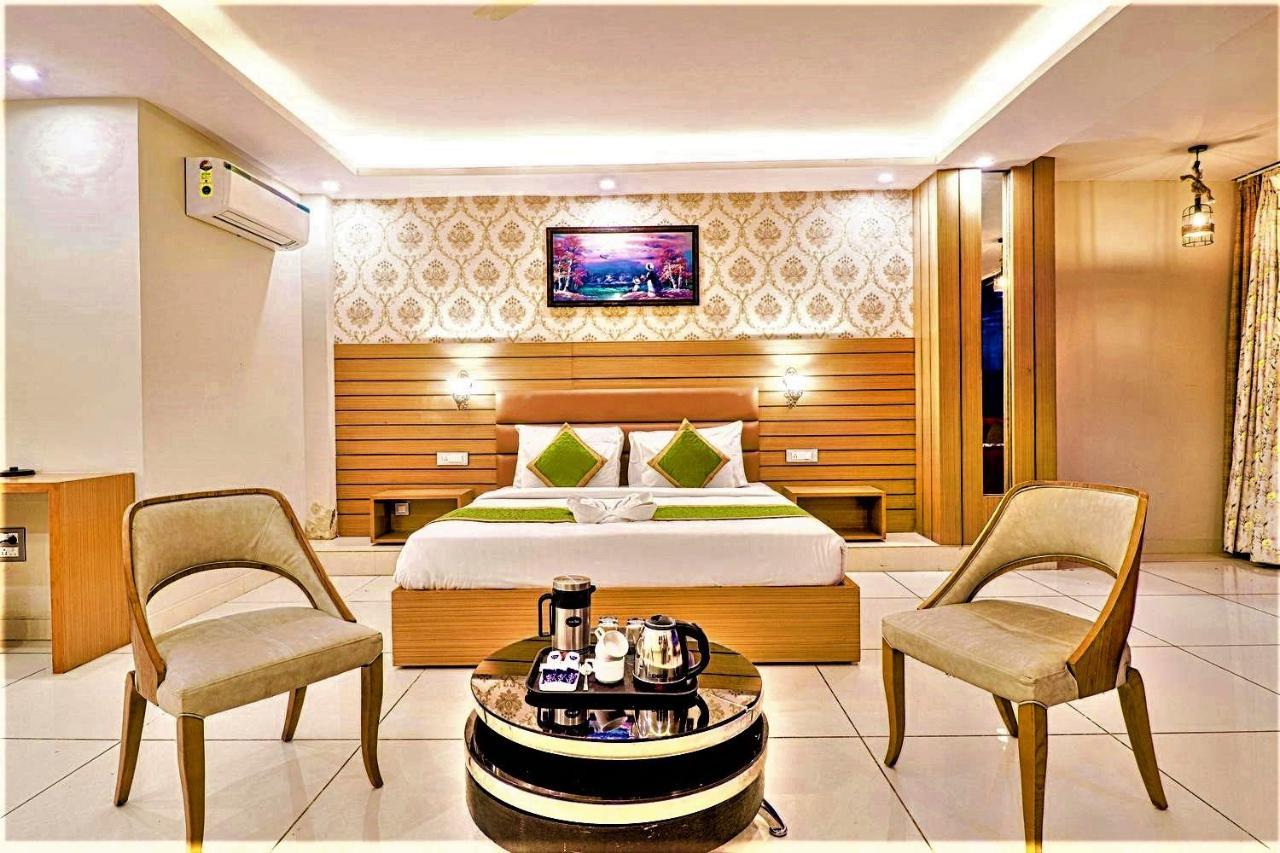 The Glory Hotel Dehradun Buitenkant foto