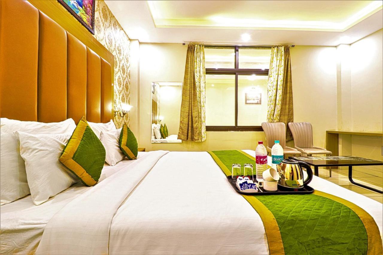 The Glory Hotel Dehradun Buitenkant foto