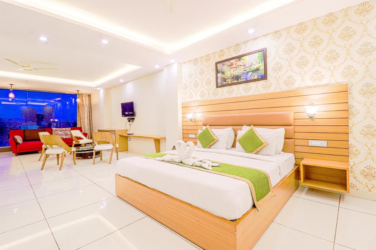 The Glory Hotel Dehradun Buitenkant foto