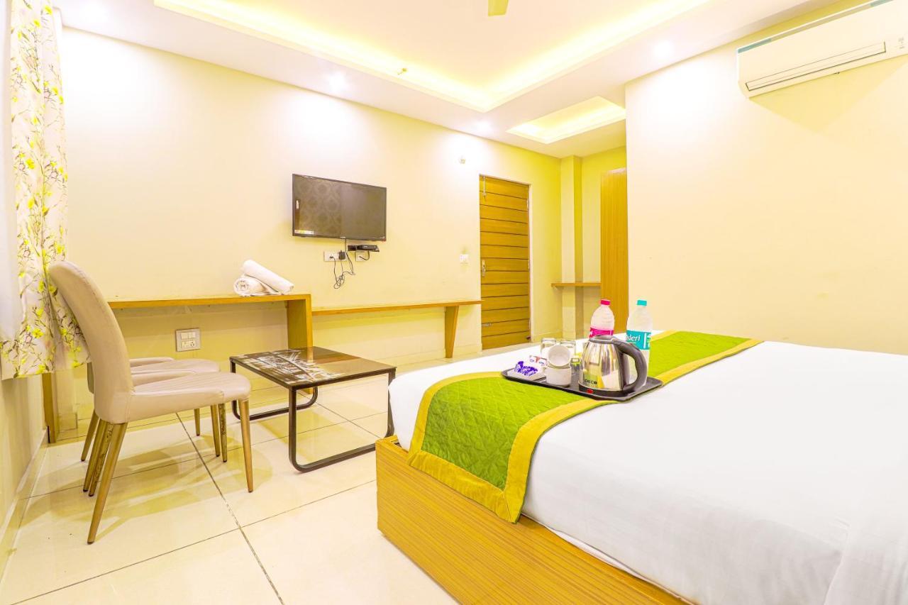 The Glory Hotel Dehradun Buitenkant foto