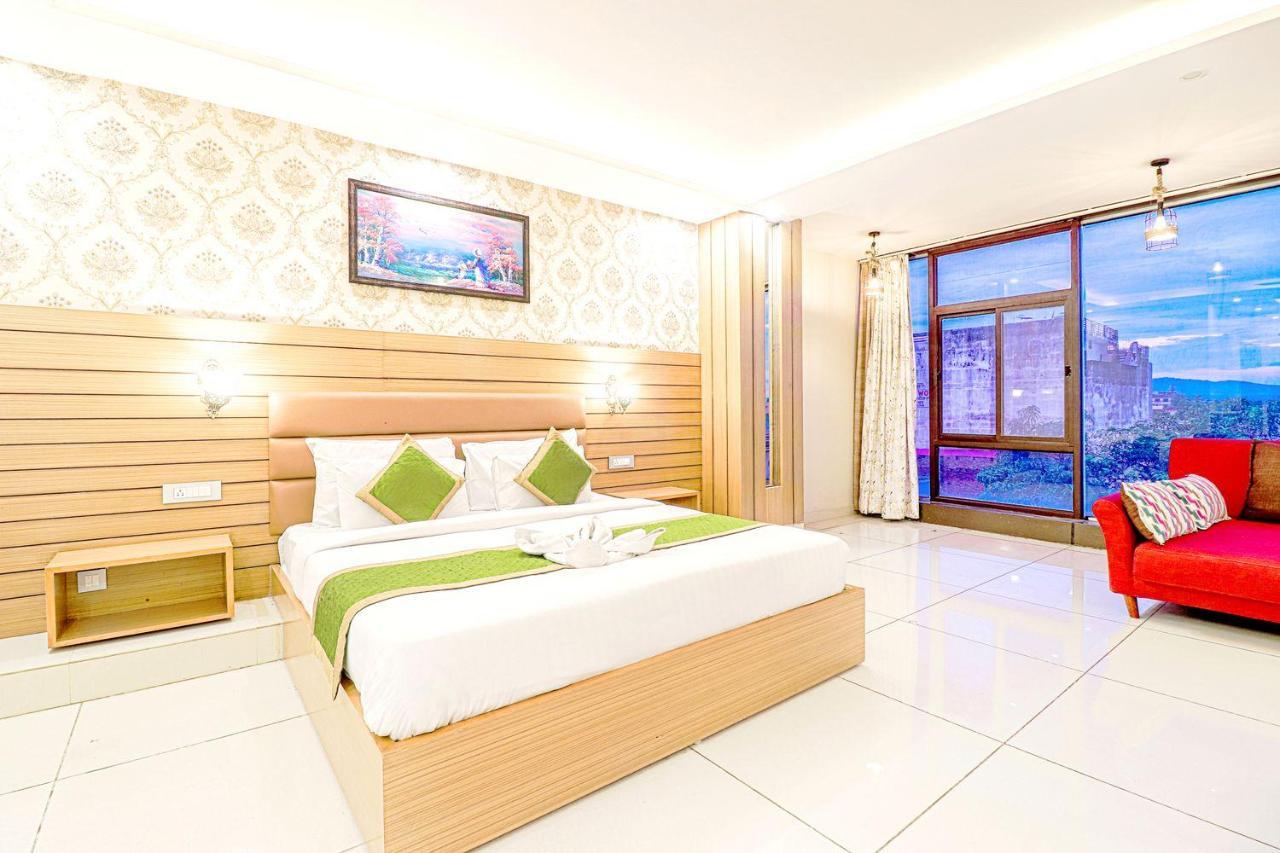 The Glory Hotel Dehradun Buitenkant foto