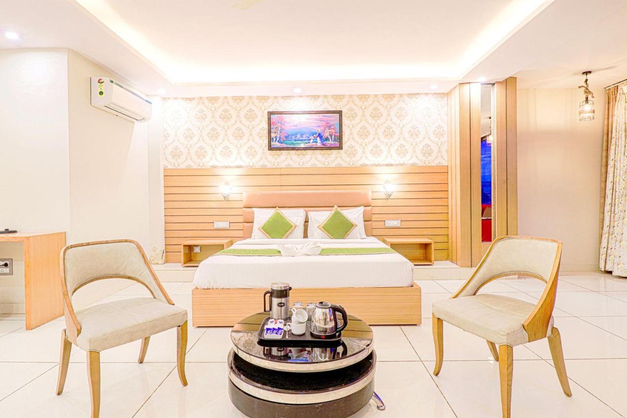 The Glory Hotel Dehradun Buitenkant foto