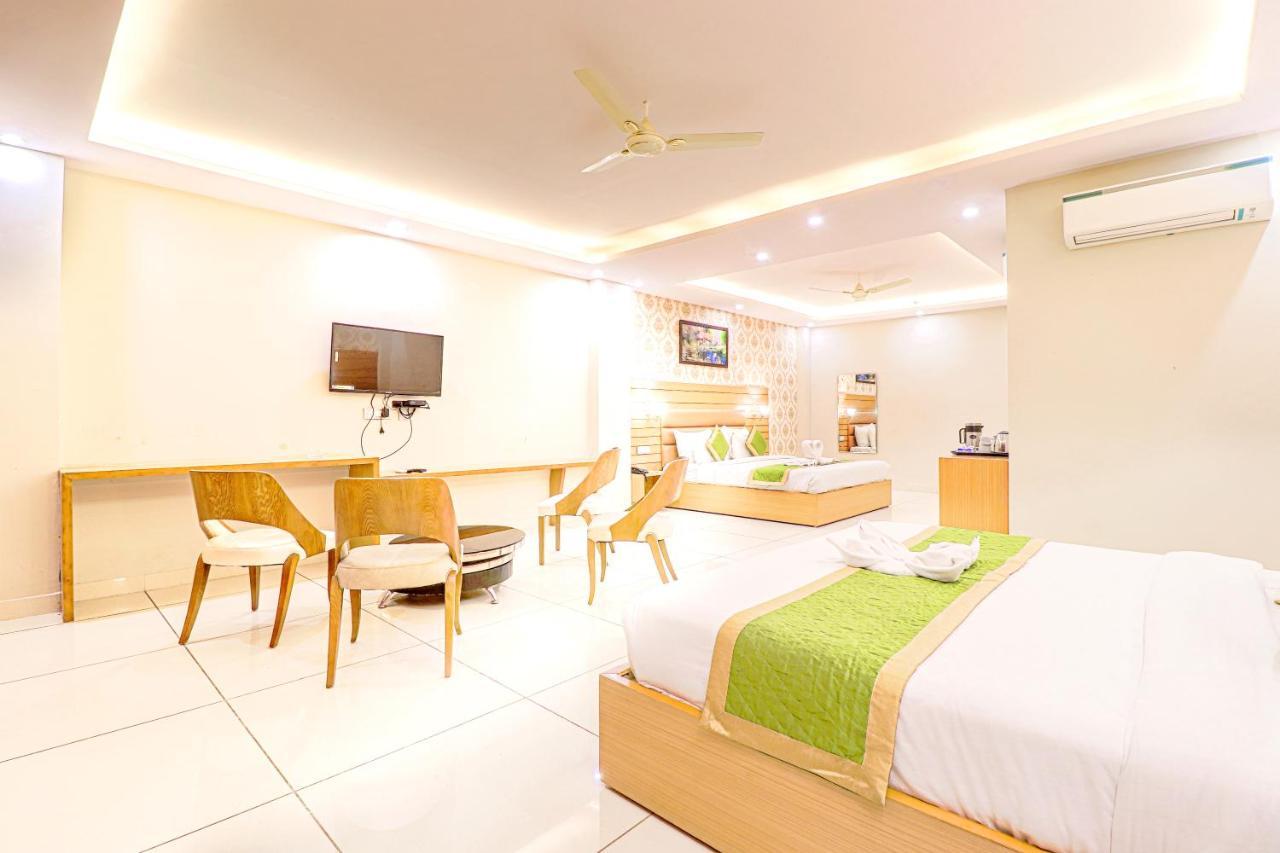 The Glory Hotel Dehradun Buitenkant foto
